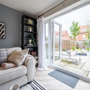 Close To Warwick University - Clover Way By Ty Sa